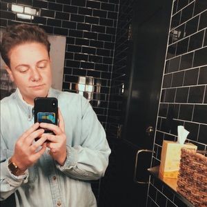 Meet your Posher, Dominique